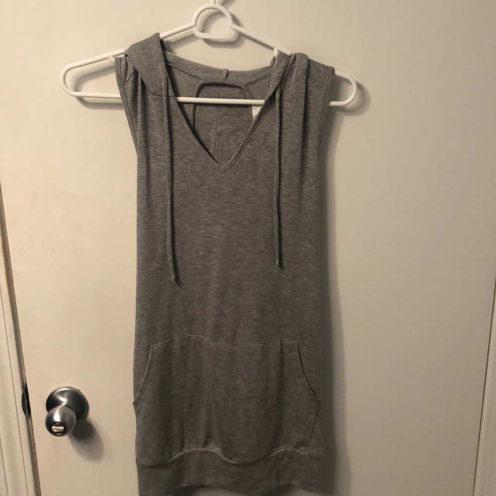 Super cute athletic muscle tee